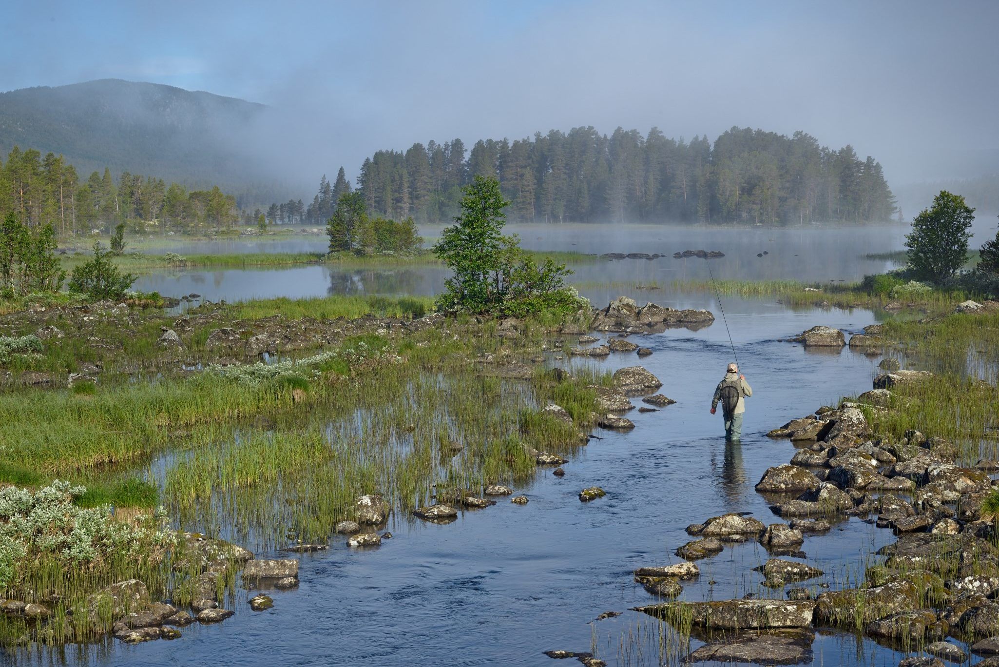 Fiske i Skurdalen/Geilo. Foto: Emile Holba