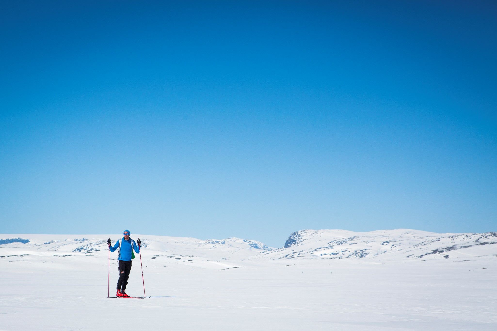Kvinne på ski i skiløypa Ustedalsfjorden Rundt på Geilo